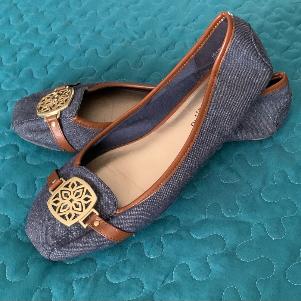Christian Siriano Flats - Picture 2 of 12